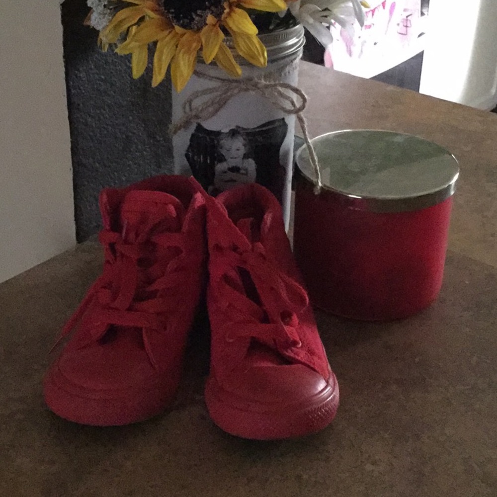 Red Converse Size 8 (Toddler Boy/Girl)